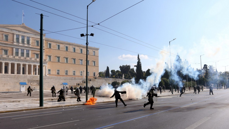 Photo of Haos în centrul Atenei din cauza protestelor violente. Oamenii cer salarii mai mari, nemulțumiți de inflație și criza energetică